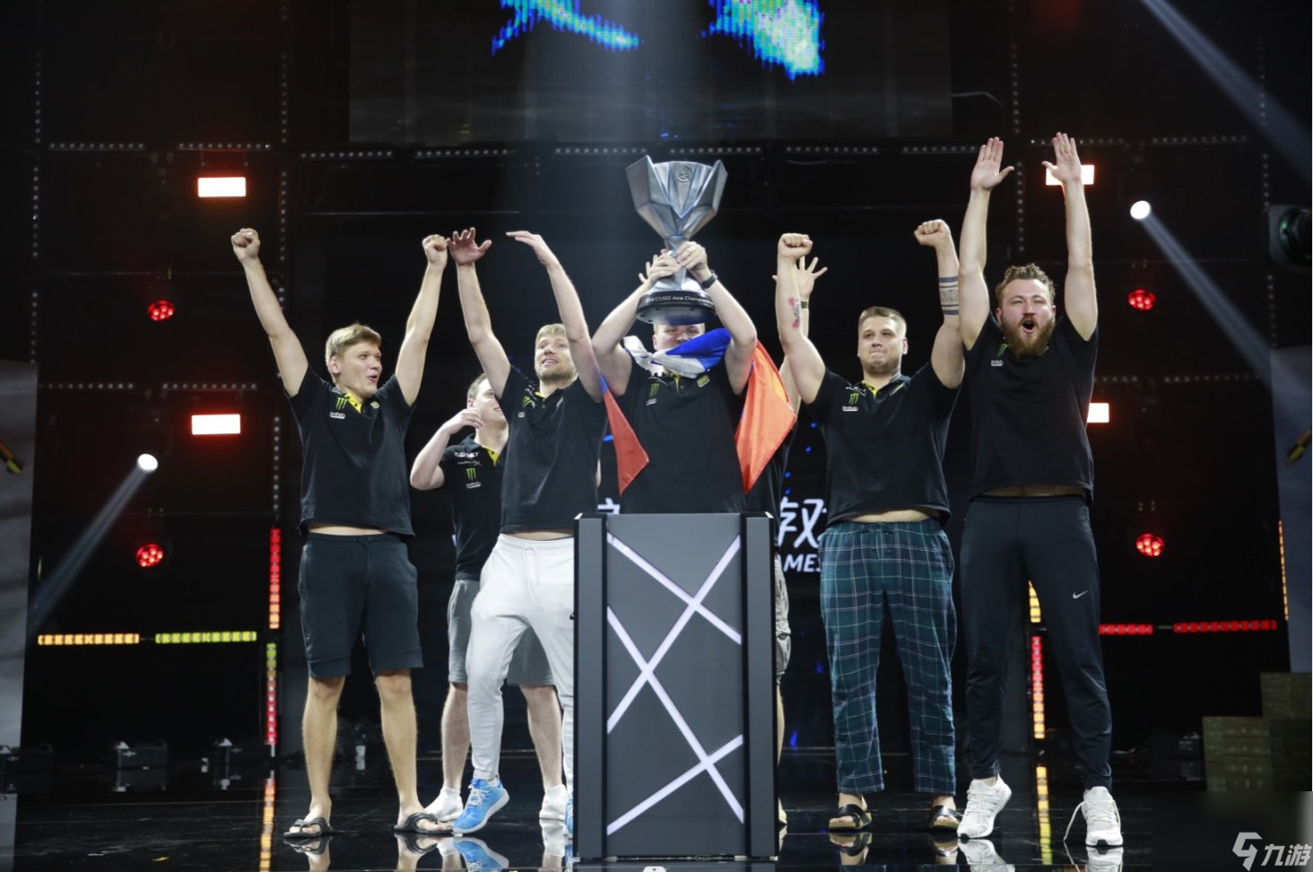 EDG击败TEC，新赛季首战告捷：EDG开启电竞新征程