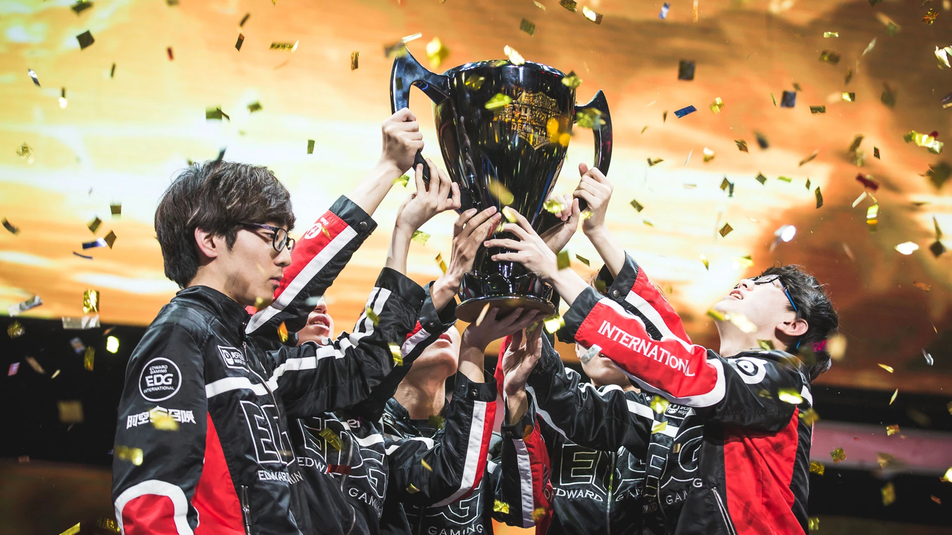 菜鸟封神！明星电竞“社死”现场，竟狂揽12亿流量？